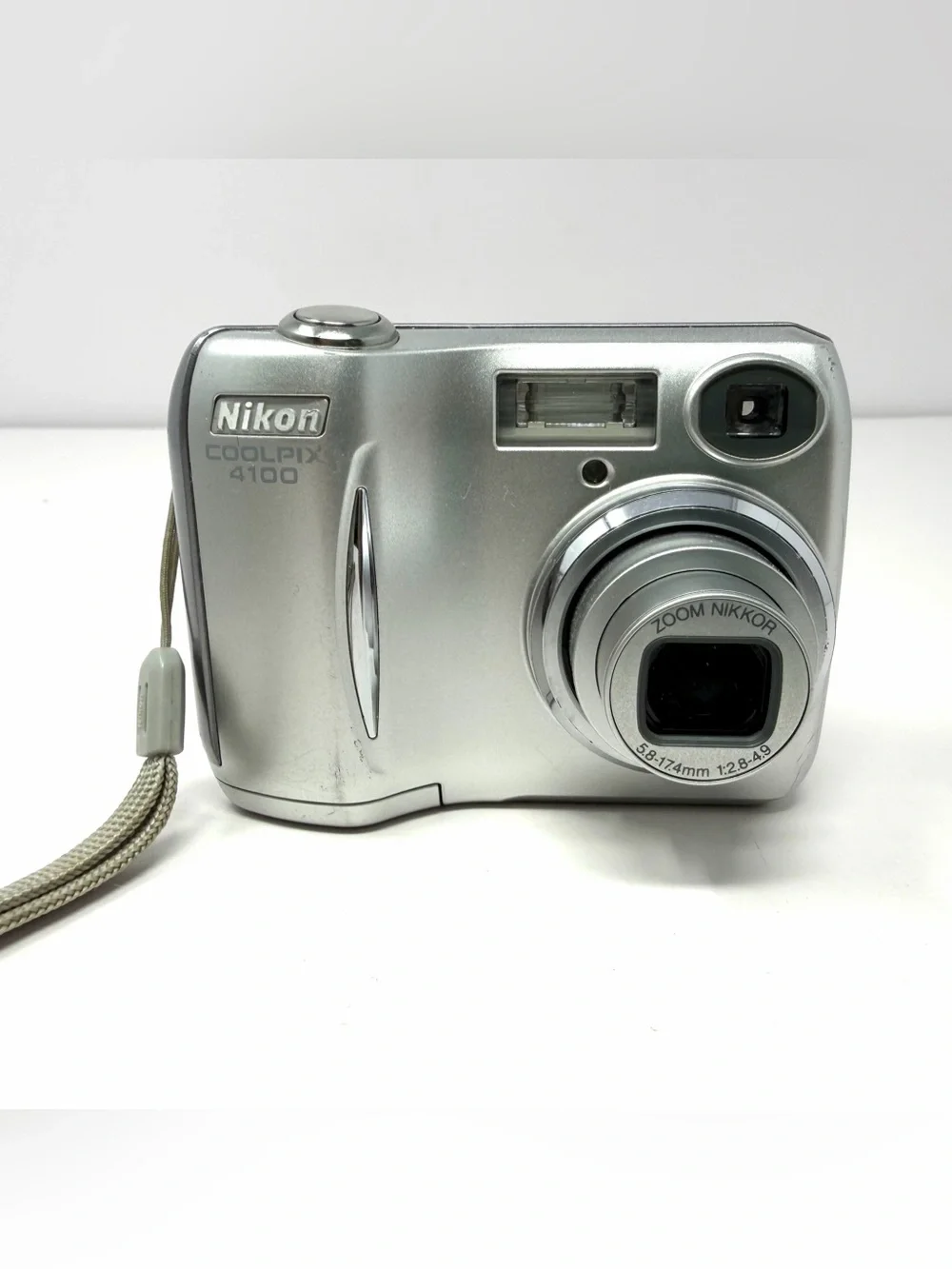 Nikon Coolpix 4100 4.0MP Silver Digital Camera + 32mb SD Card & Original Box